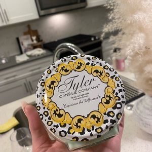 Tyler candle company pearberry 11 oz candle
